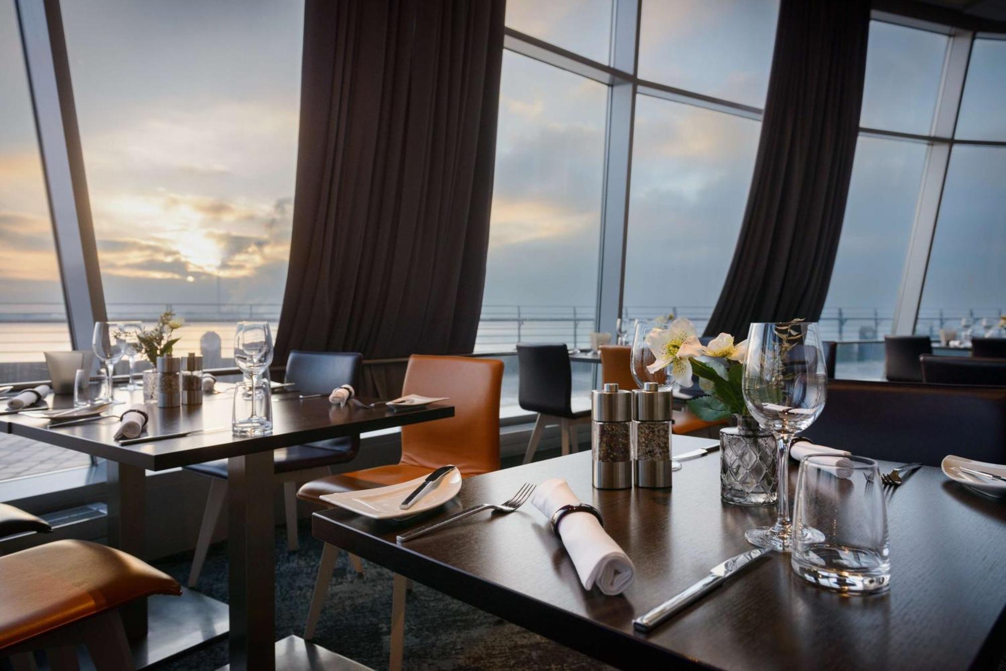 Atlantic Hotel Sail City Бремерхафен Экстерьер фото
