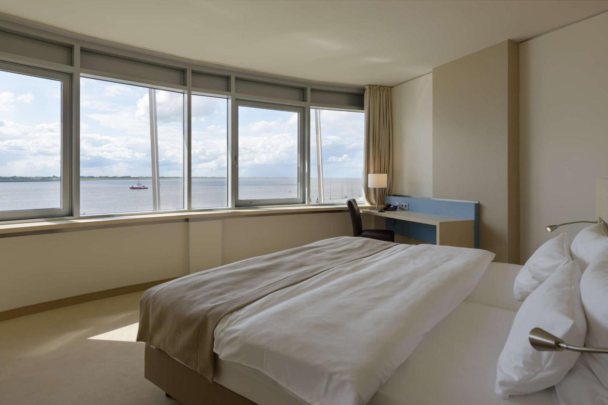 Atlantic Hotel Sail City Бремерхафен Экстерьер фото